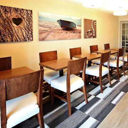 Waterfront Inn New Liskeard エクステリア 写真