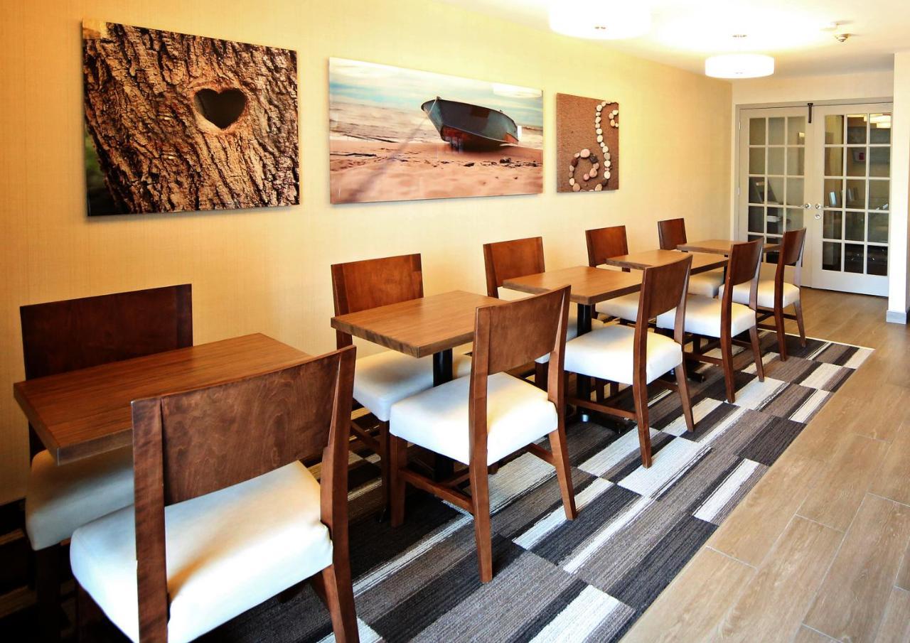 Waterfront Inn New Liskeard エクステリア 写真