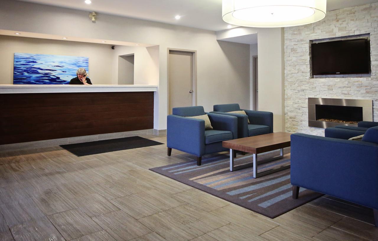 Waterfront Inn New Liskeard エクステリア 写真