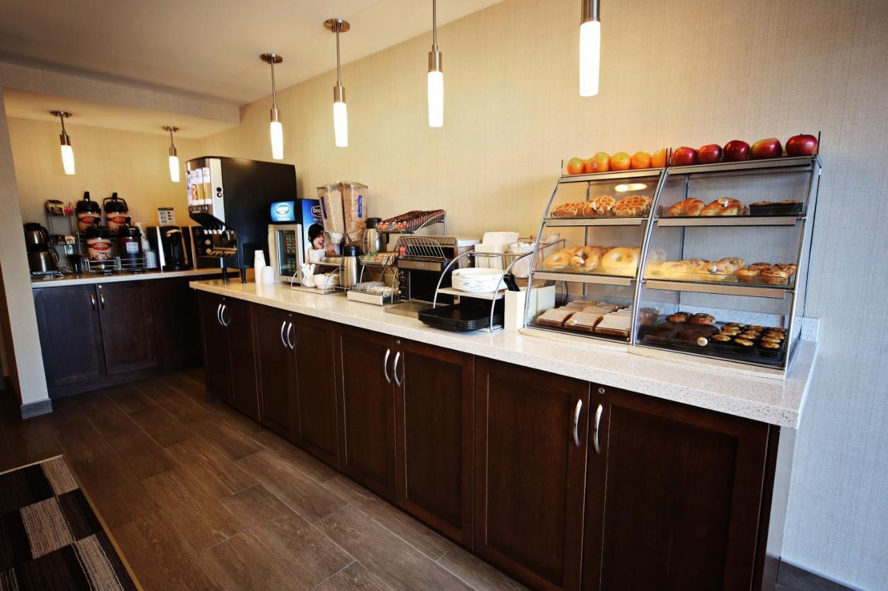 Waterfront Inn New Liskeard エクステリア 写真