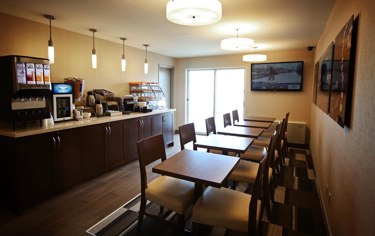 Waterfront Inn New Liskeard エクステリア 写真