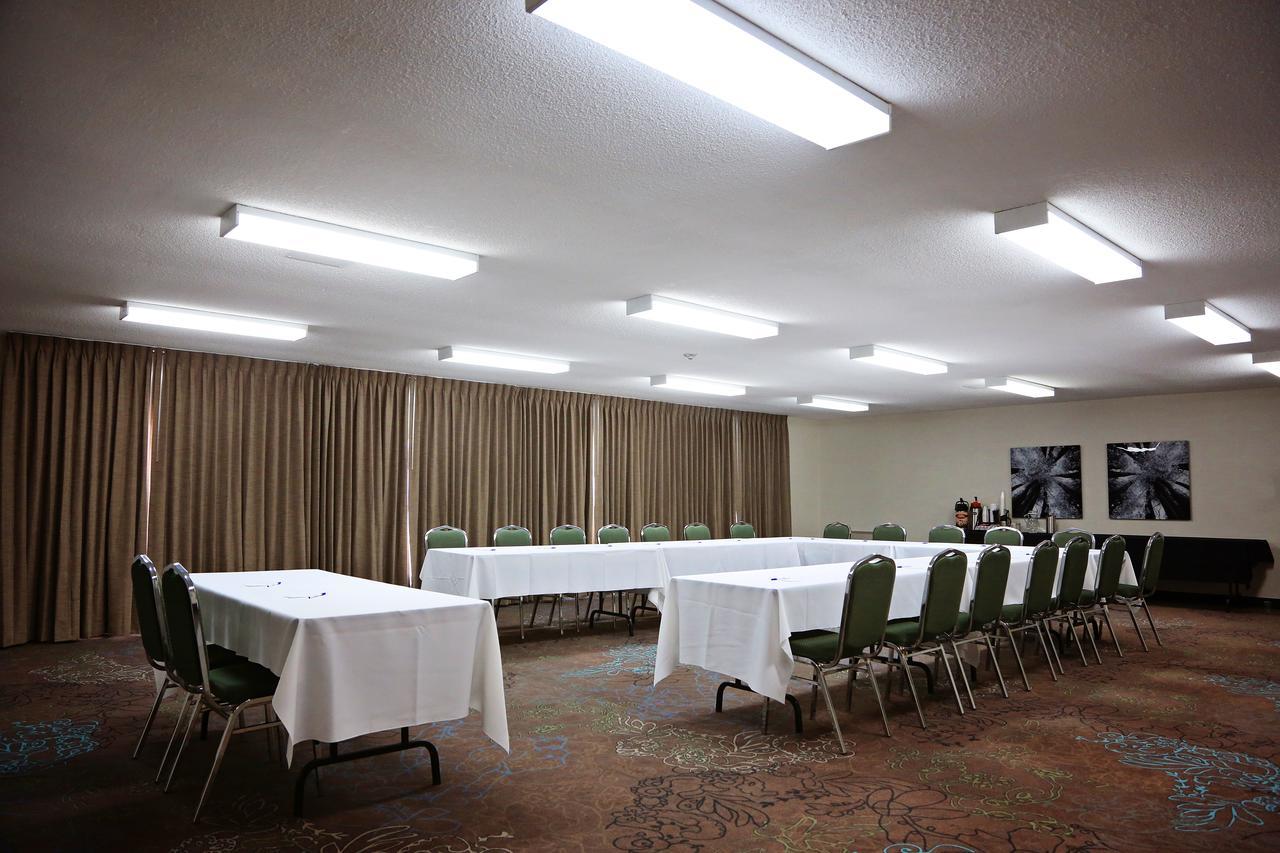 Waterfront Inn New Liskeard エクステリア 写真