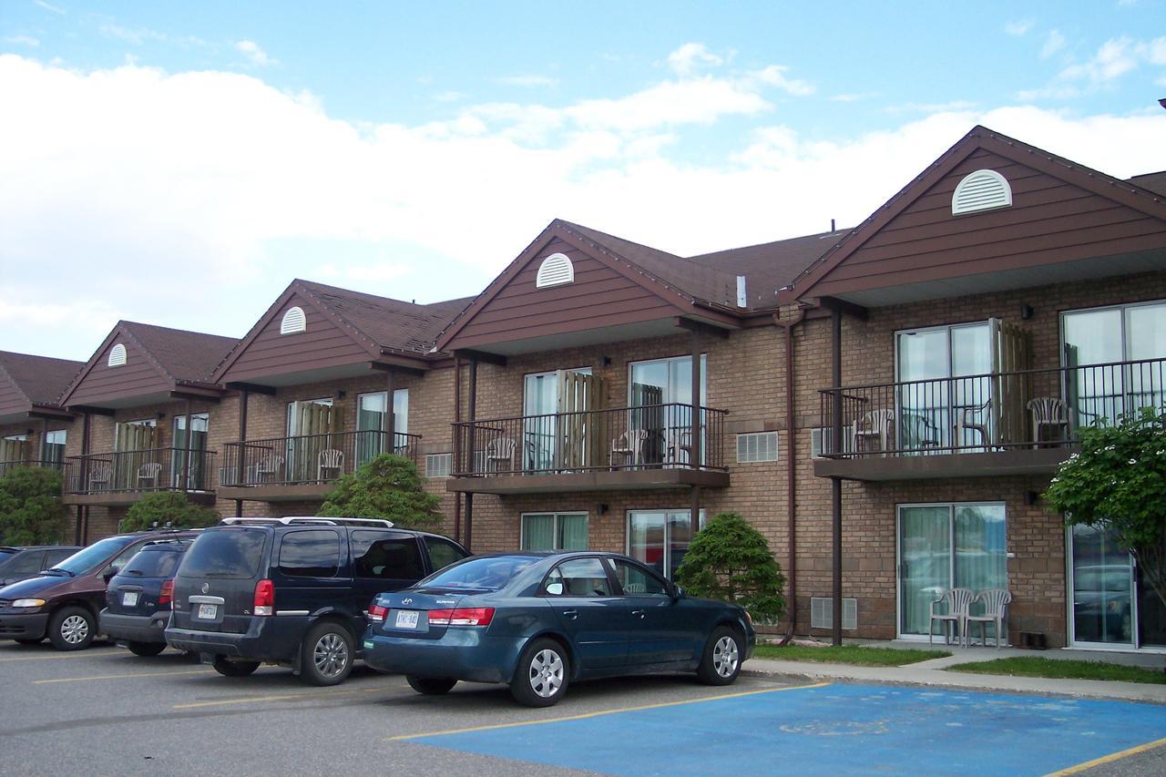 Waterfront Inn New Liskeard エクステリア 写真