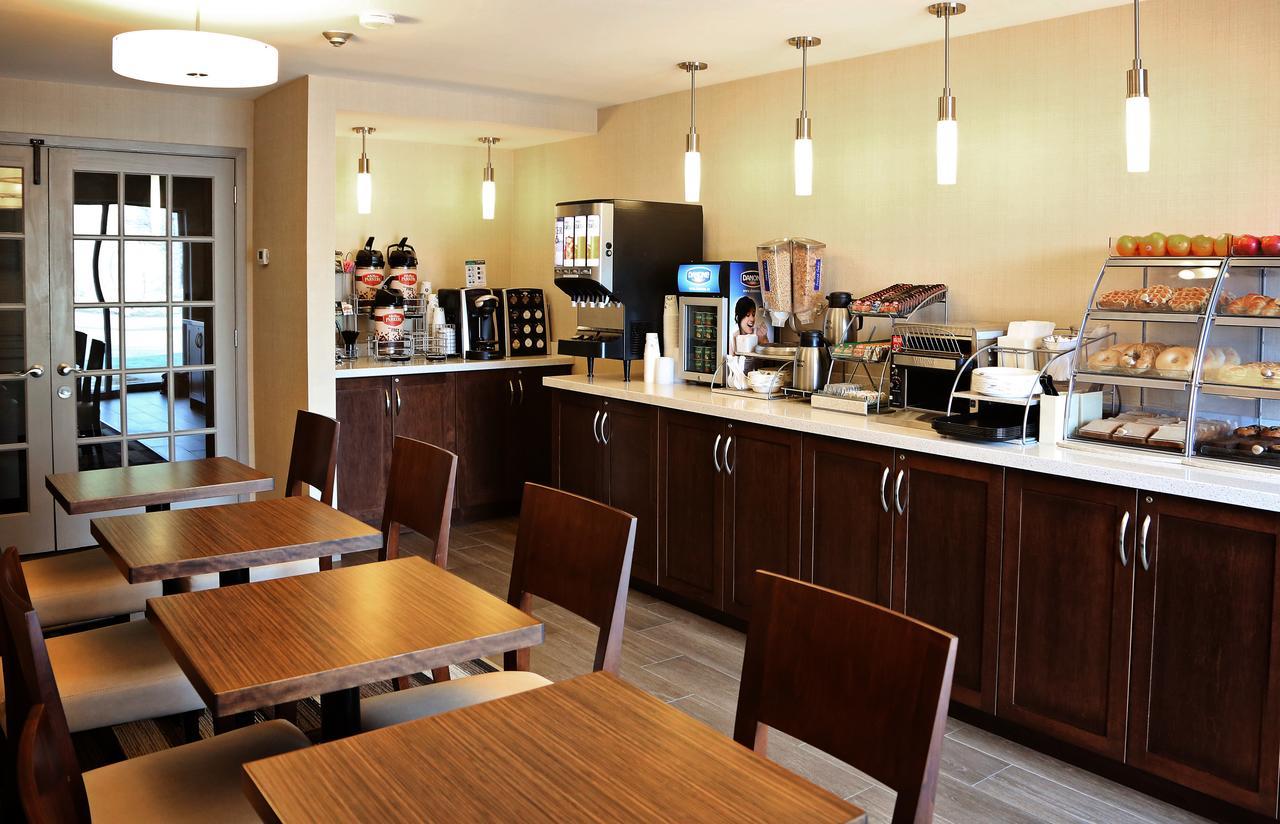 Waterfront Inn New Liskeard エクステリア 写真