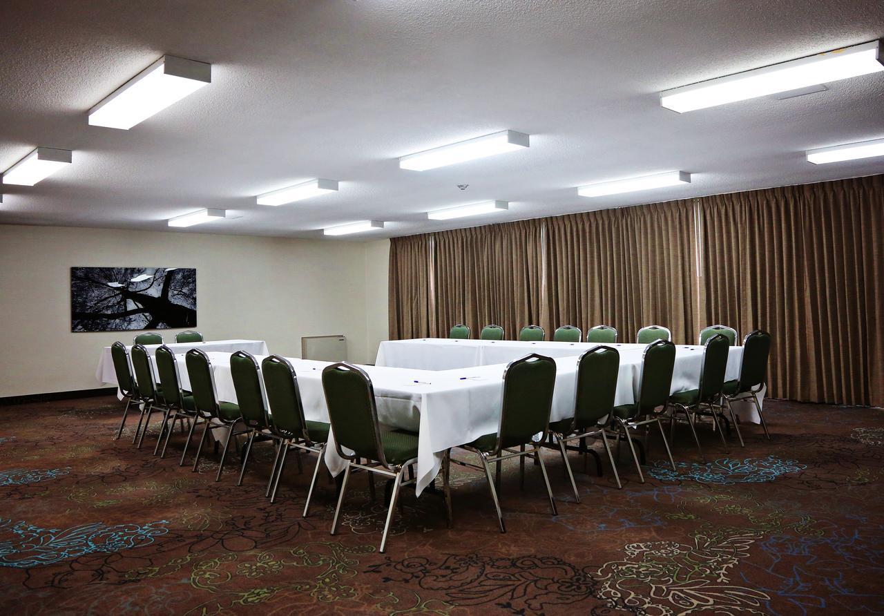Waterfront Inn New Liskeard エクステリア 写真
