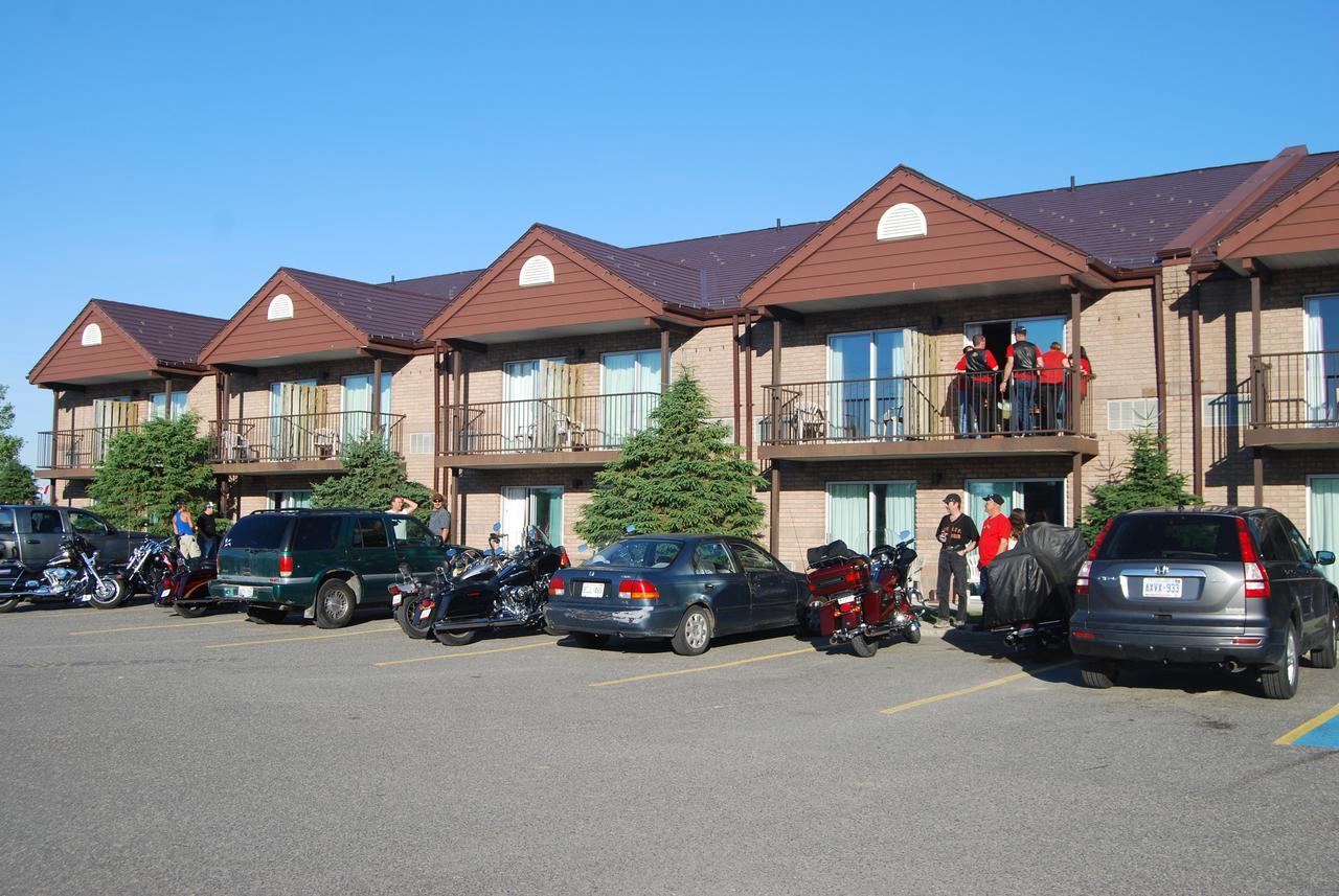 Waterfront Inn New Liskeard エクステリア 写真